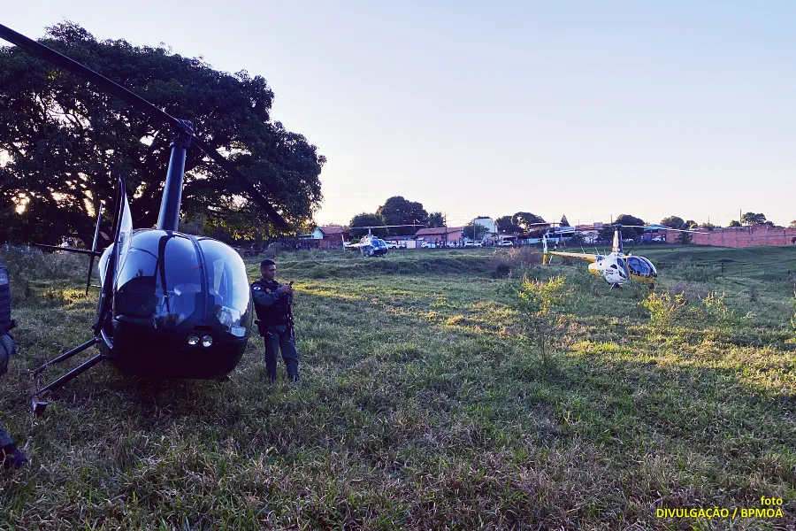 Helicóptero cheio de cocaína tenta fugir de aeronaves da polícia no