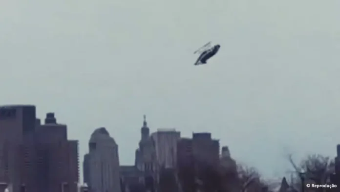 helicoptero-cai-no-rio-hudson-nova-york-eua