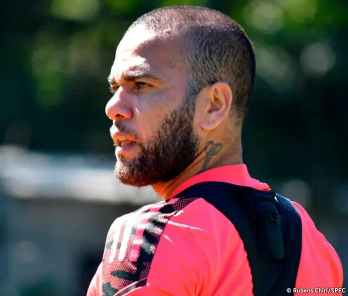daniel-alves-by-rubens-chiri-spfc