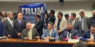 PL cancela reuniões pró-Bolsonaro e protesta com faixa a Trump