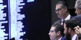 Em votação híbrida, deputados aprovam projeto que implode licenciamento ambiental