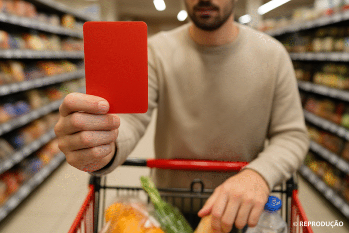 cartao-de-credito-cartao-vermelho-consumidor