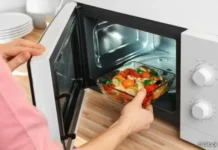 Nem tudo pode ir ao micro-ondas: veja 8 alimentos que oferecem riscos