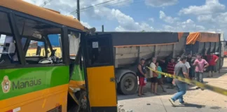 Colisão entre ônibus e caçamba deixa ao menos 20 feridos na Zona Norte