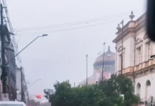 Temporal causa alagamentos e alerta da Defesa Civil em Manaus