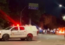 Operação policial termina com morte de jovem e provoca protesto com barricadas em Manaus