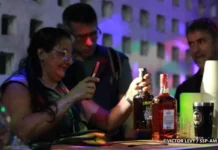 Garrafas adulteradas são apreendidas em adega de Manaus