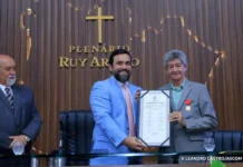 George Lins homenageia prefeito Raymundo Raiz com a Medalha Ruy Araújo na Aleam