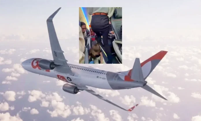 boeing-737-800-gol-linhas-azul-crianca-brincando