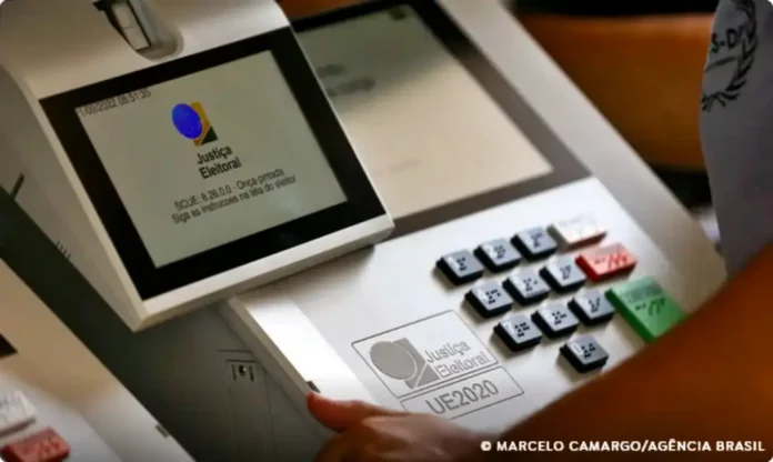 urna-eletronica-por-marcelo-camargo-abr