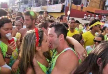 Cuidados com a “doença do beijo” no Carnaval: sintomas e prevenção