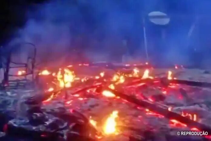 casa-atingida-raio-em-figueiredo