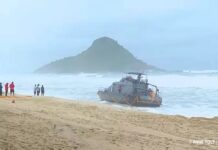 Mar agitado e chuva dificultam resgate de navio encalhado no Rio