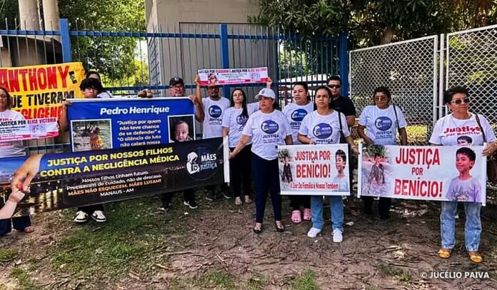 protesto-criancas-mortas-em-hospitais