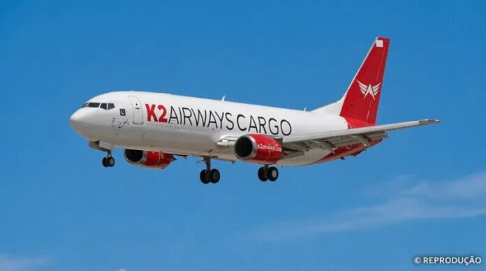 boeing-737-400-k2-airways-cargo_reproducao